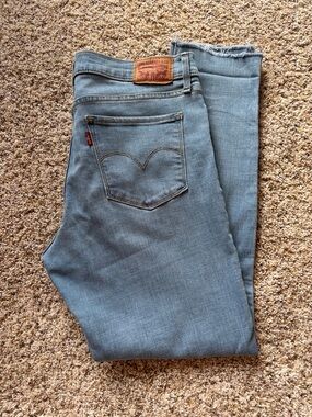 Levi's Women's Light Wash Shaping Skinny Leg Jeans
